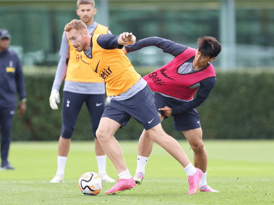 C罗亚冠二级首秀数据：登场45分钟送助攻，2次射门全部射偏（C罗亚冠二级首秀表现：出场45分钟送助攻，2次射门均偏出）