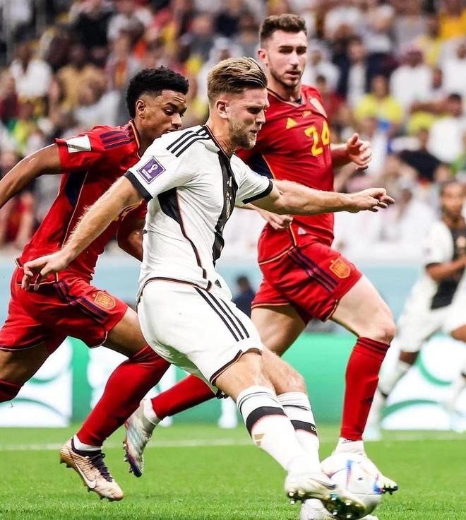 替补神兵！凯尔登·约翰逊5分钟轰13分，带队反超湖人9分