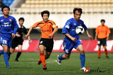 亚冠精英战报：高明锡破门，金大元点射扳平，江原2-2武里南联（亚冠焦点：高明锡先拔头筹，金大元点球救主，江原2-2战平武里南联）