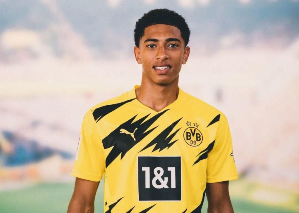 记者：职业联赛颁奖礼时隔6年恢复，拟于12月12日在上海举行