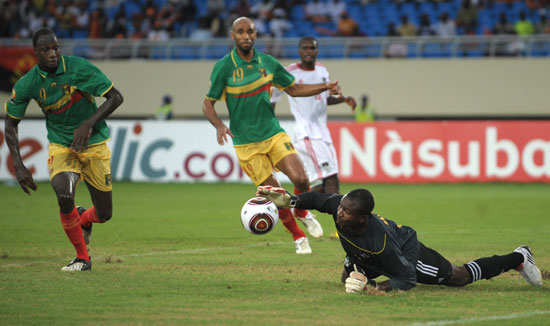 记者：若国足明年热身没惨案或大事故，邵佳一至少干到亚洲杯结束（记者：若国足明年热身赛无惨案或重大意外，邵佳一至少留任至亚洲杯结束）