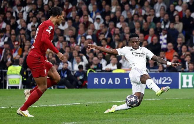 凯恩：我可以拿金球奖，通常需赢得世界杯或欧冠才能实现（凯恩：我有实力拿金球，但通常要先赢下世界杯或欧冠）