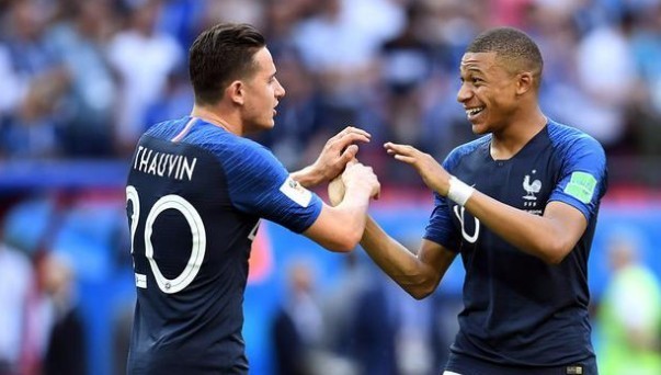 六台嘉宾：阿隆索输曼城就下课，皇马还没官宣是担心欧冠惨败（西媒六台：阿隆索若败曼城或立刻下课，皇马迟未官宣因担心欧冠惨败）