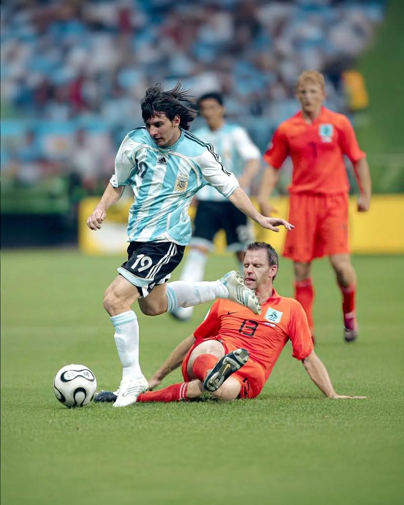 迪马：斯卡尔维尼右内收肌拉伤，将继续因伤缺阵