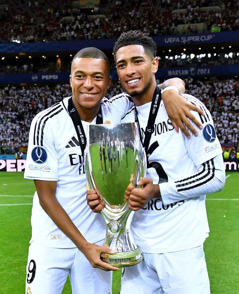 英超半场：福登开场闪击，格瓦迪奥尔破门，曼城2-0利兹联（英超半场战报：福登闪击，格瓦迪奥尔建功，曼城暂2-0领先利兹联）